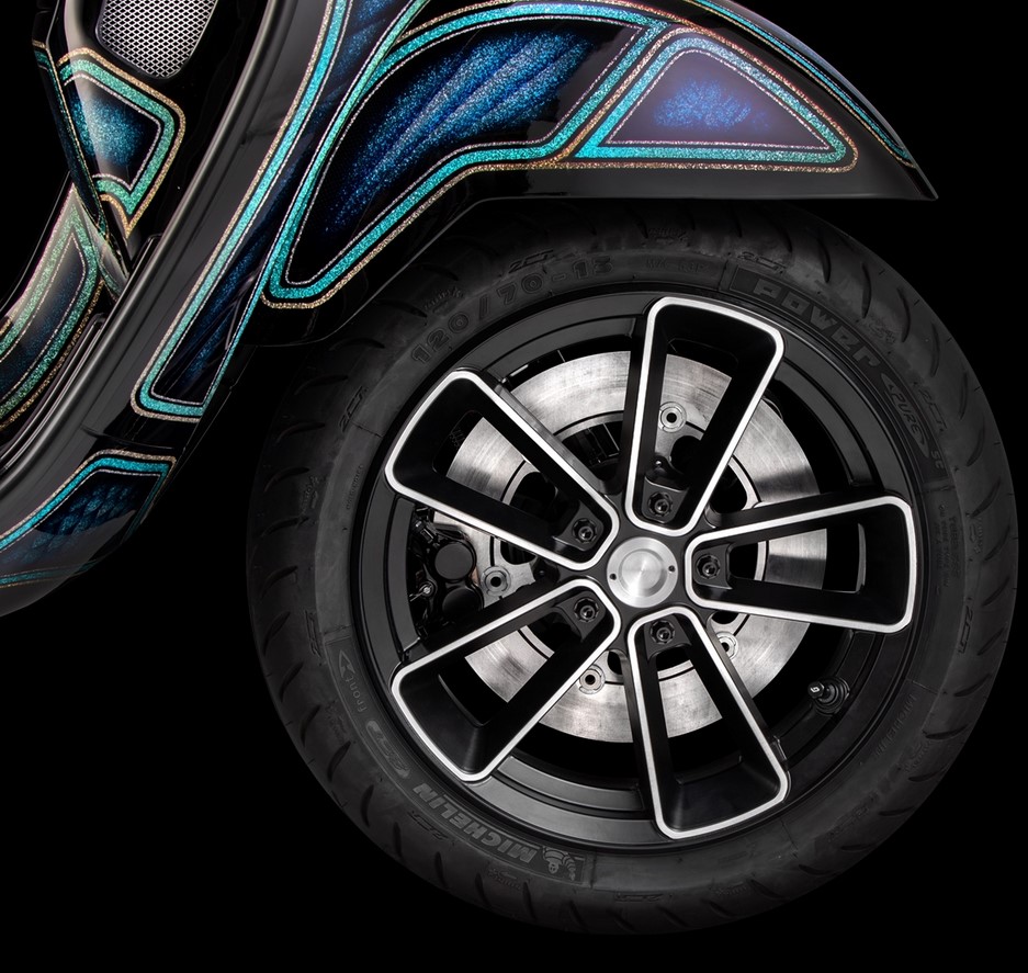 Cerchio anteriore/posteriore 13” per Vespa GTS/​GTS Super/​GTV/​GT 125-300ccm, nero con bordo argento