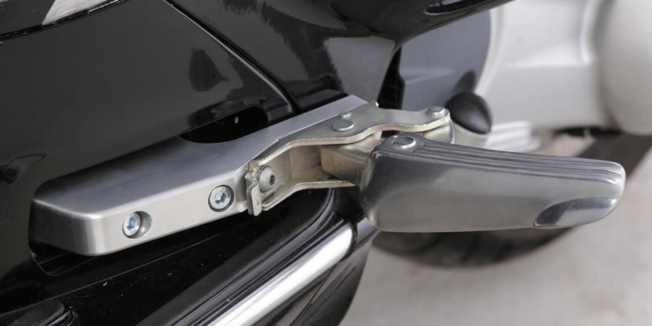 Adattatore poggiapiedi passeggero per Vespa GTS/​GTS Super/​GTV/​GT 60/​GT/​GT L 125-300ccm, argento lucido