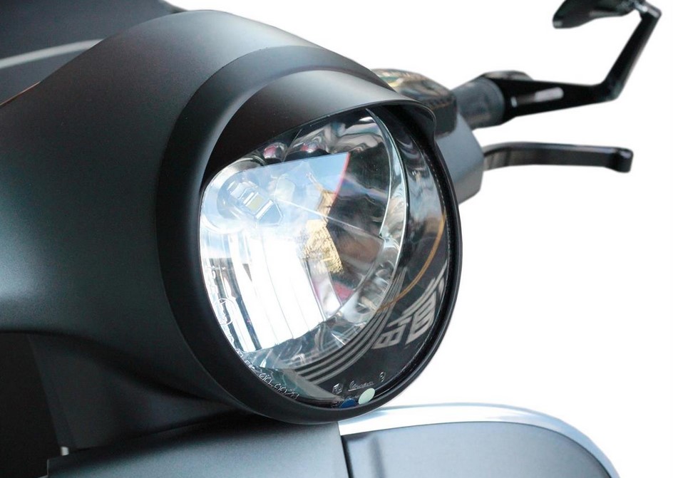 Anello faro per Vespa GTS/​GTS Super/​GT/​GT L 125-300ccm, nero opaco