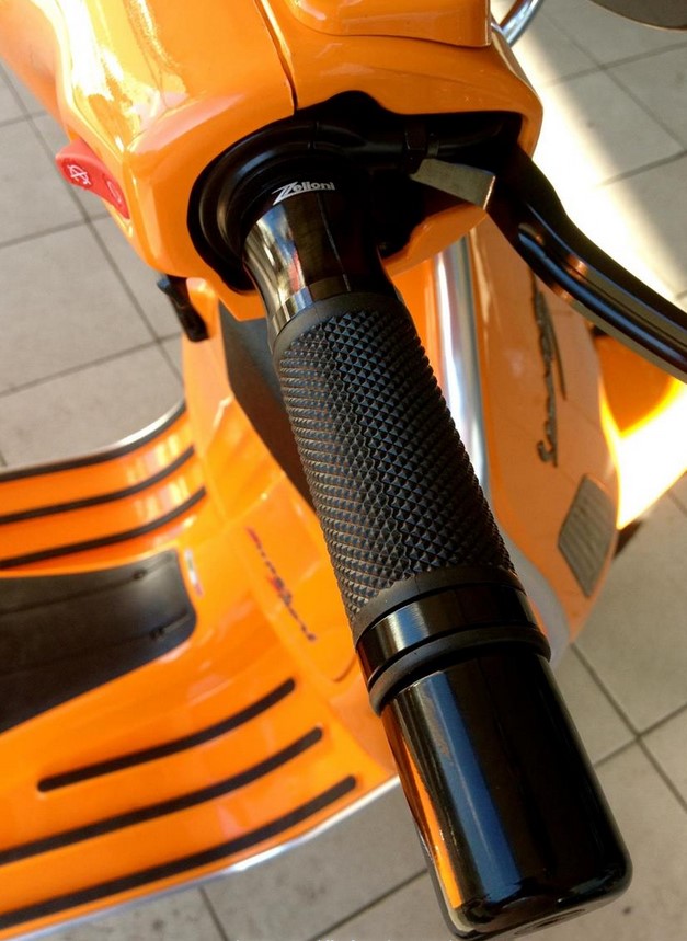 Manopole ZELIONI per Vespa GTS/​GTS Super/​GT/​GT L 125-300ccm, nere